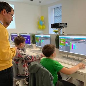 KIBERone уже в Саратове! - КИБЕРшкола программирования для детей, компьютерные курсы для школьников, начинающих и подростков - KIBERone г. Бор